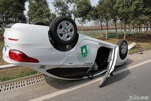 汽车撞路灯赔多少