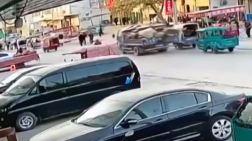 汽车撞洗衣店赔多少钱