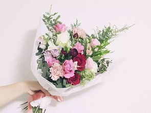 七彩玫瑰花的寓意和象征