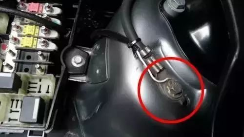小汽车电瓶多少负