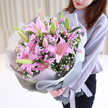 百合花一般送什么人(百合花一般送什么人最合适)