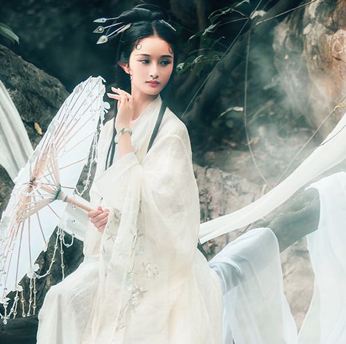 月亮双鱼女近期感情运势，是月老牵线还是情路坎坷？